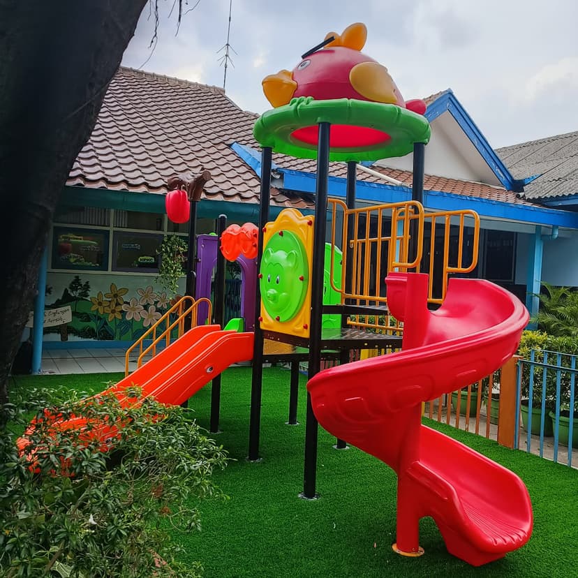 instalasi palyaground di sekolah